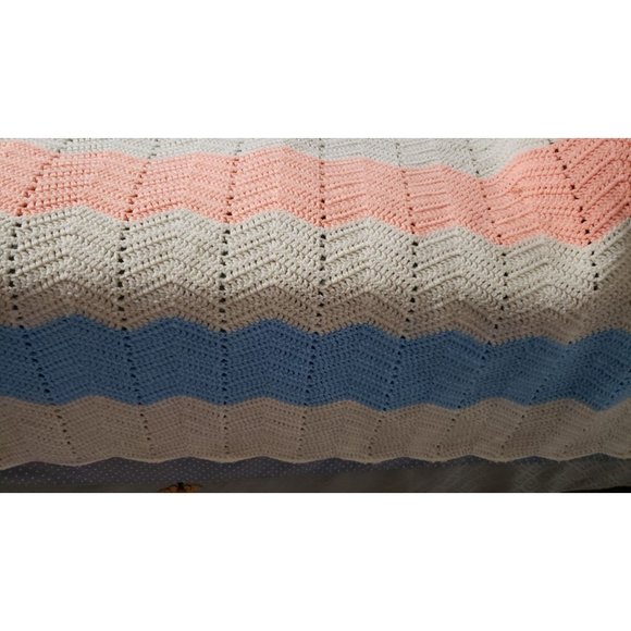 Crochet Large Pastel Chevron 93"W x90"L Queen Bedspread - Picture 4 of 9
